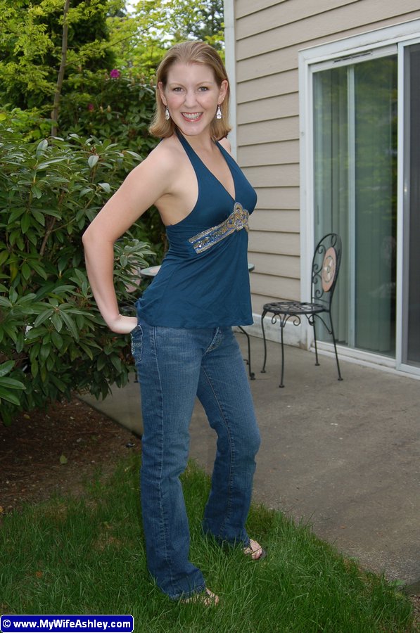 Young sexy shaped housewifes stripteasing o - XXX Dessert - Picture 1