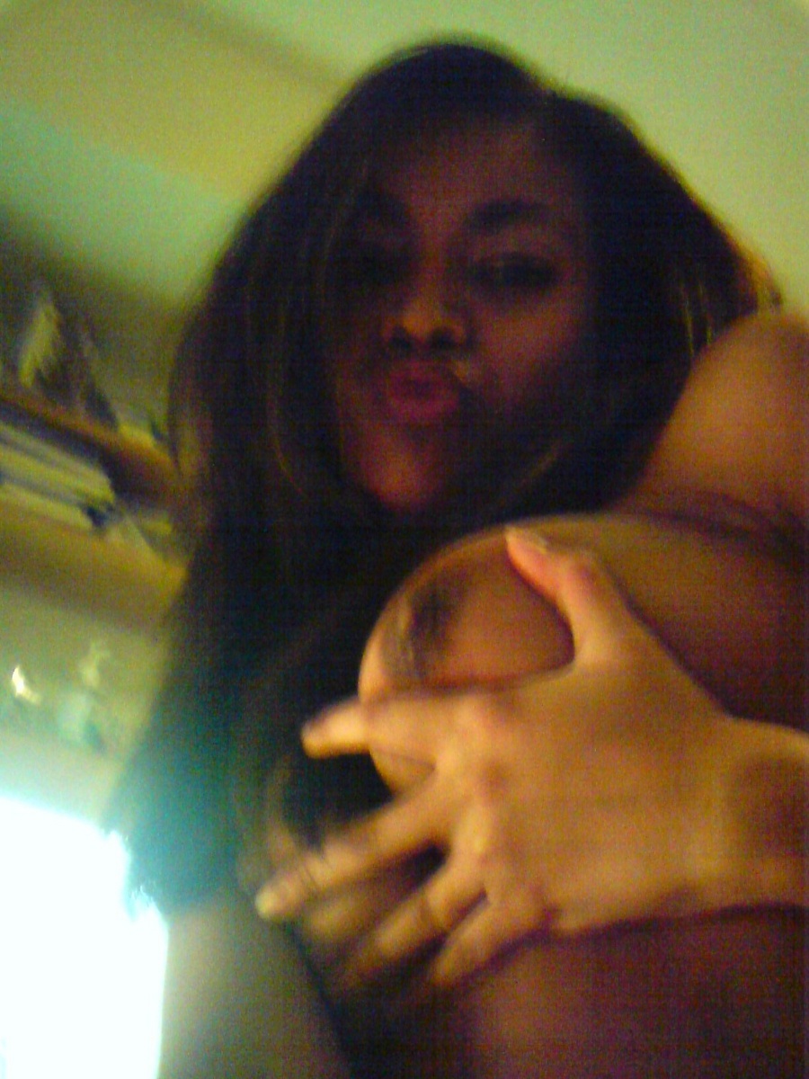 Big boobed indian amateur babe making hot selfshot xxx pics. - XXXonXXX - Pic 2