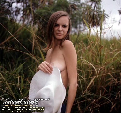 Beautiful women posing in vintage nude and  - XXX Dessert - Picture 1