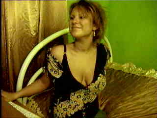 Kinky girl with tight jeans teasing and sho - XXX Dessert - Picture 10