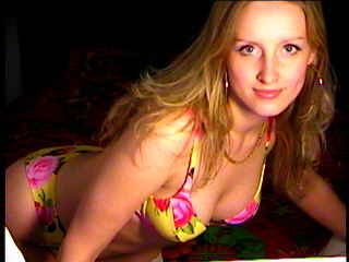 Beautiful blonde showing her great body wea - XXX Dessert - Picture 5