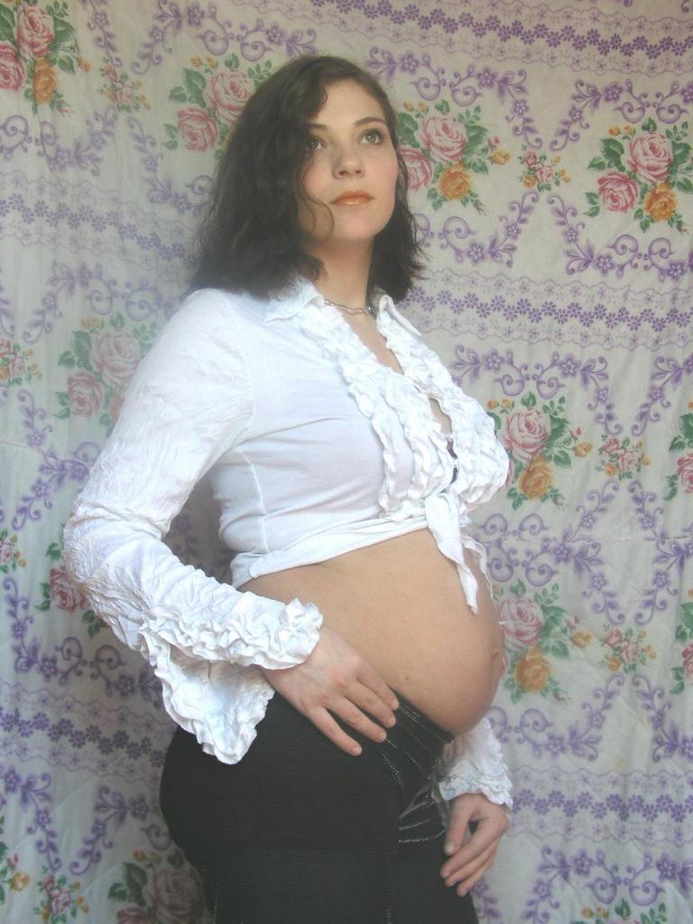 Extremely beautiful and luxurious pregnant  - XXX Dessert - Picture 3