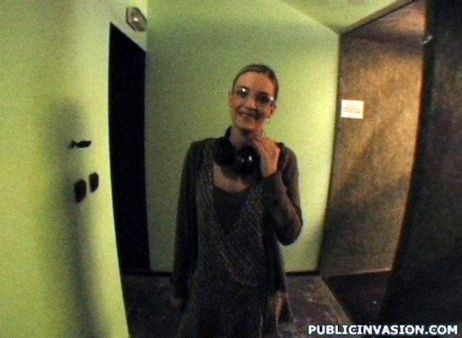 Slutty chick sucking stranger's dick on her - XXX Dessert - Picture 2