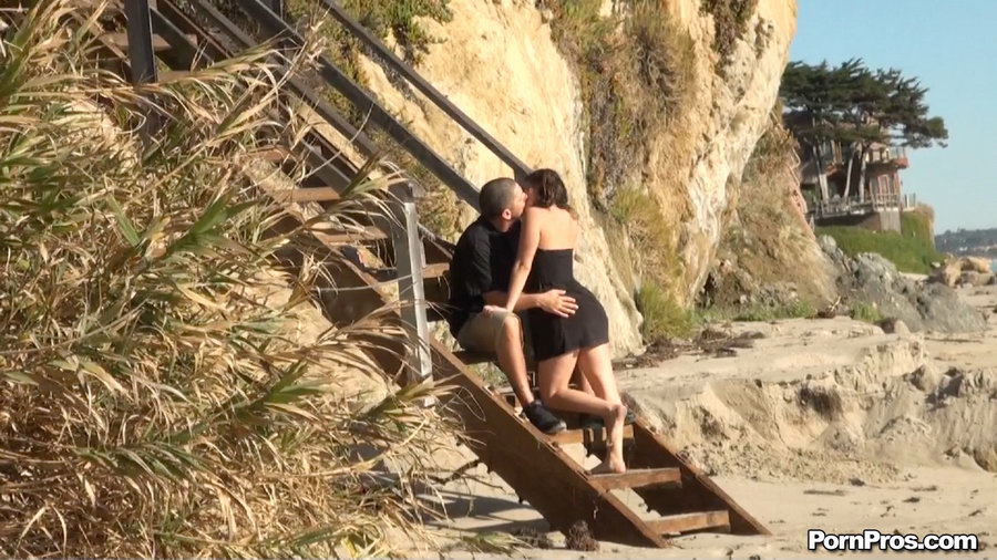 Public sex of bitch and musclehead on the sandy beach between this and that! - XXXonXXX - Pic 1