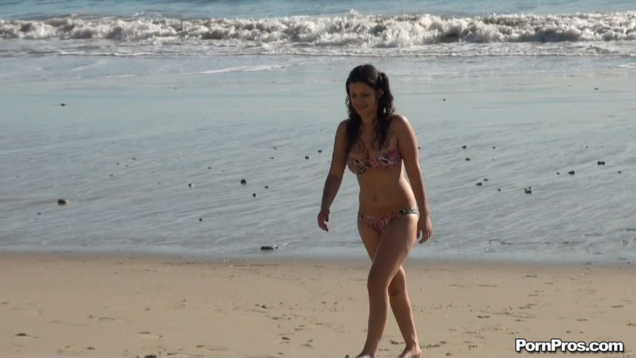 Losing her bra when walking out of ocean and being afraid of sex in public! - XXXonXXX - Pic 8