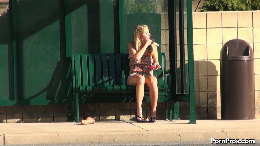 He gave her phallus-shaped dildo and had the fastest nude in public disappearance! - XXXonXXX - Pic 15