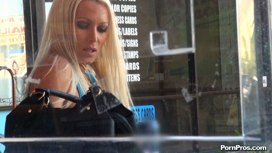 Tried a drink of Cola and had her blue top all poured with liquid of some sex in public onanist - XXXonXXX - Pic 1