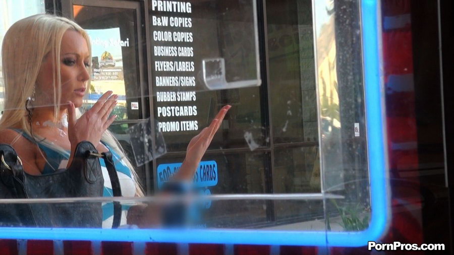 Tried a drink of Cola and had her blue top all poured with liquid of some sex in public onanist - XXXonXXX - Pic 13