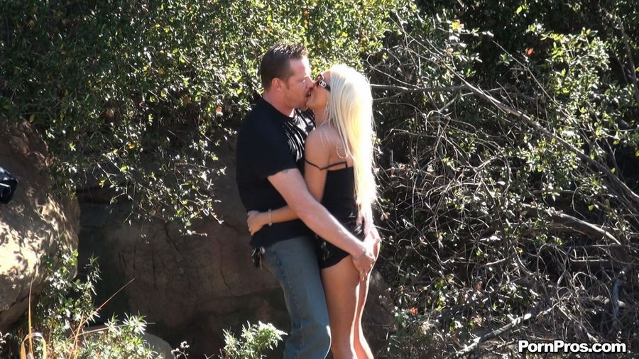 Drove her to the Sex in Public Places extreme on the stone! - XXXonXXX - Pic 2