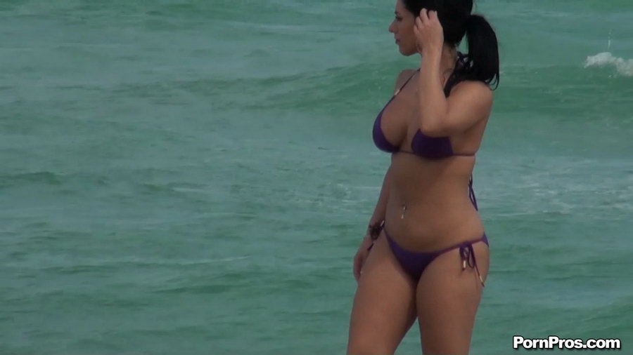 900px x 506px - While on the beach, some public sex angel ripped her violet bra off her  boobs. Picture 5.