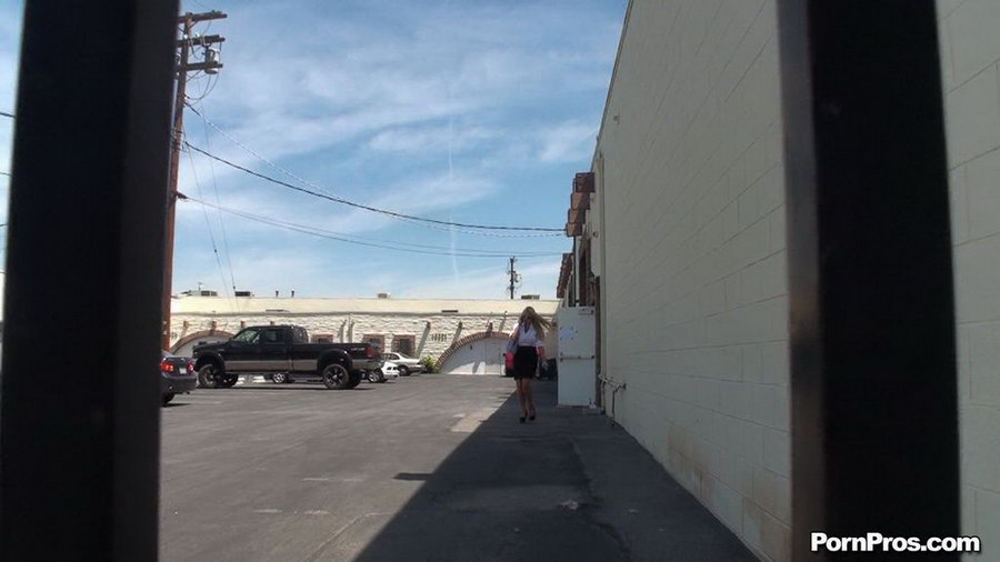 Ran to her and cummed on her with his nude in public penis! - XXXonXXX - Pic 1