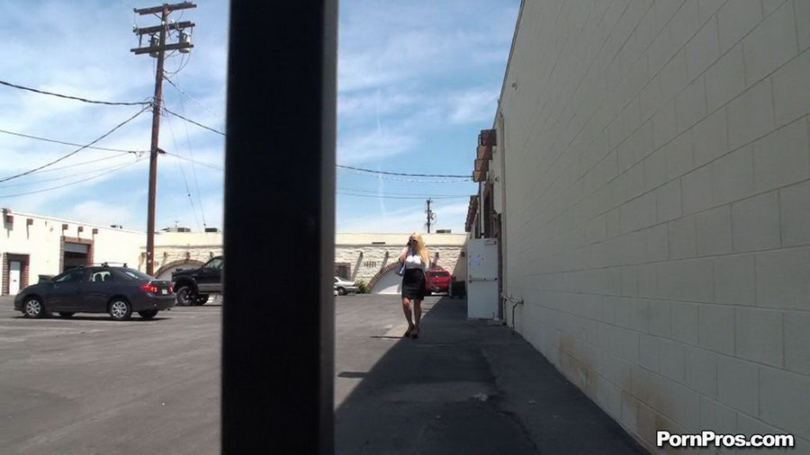 Ran to her and cummed on her with his nude in public penis! - XXXonXXX - Pic 2