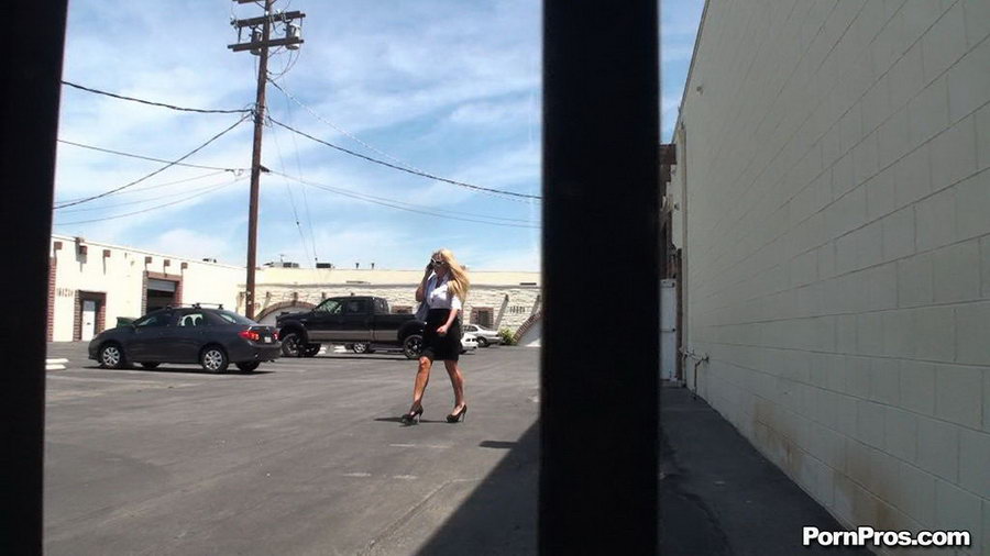 Ran to her and cummed on her with his nude in public penis! - XXXonXXX - Pic 3