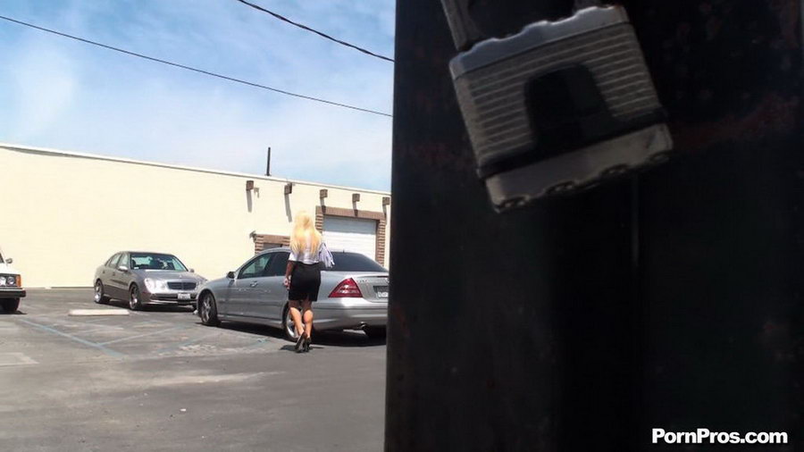 Ran to her and cummed on her with his nude in public penis! - XXXonXXX - Pic 5