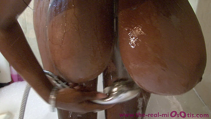 Amateur ebony chick with biggest tits you e - XXX Dessert - Picture 2