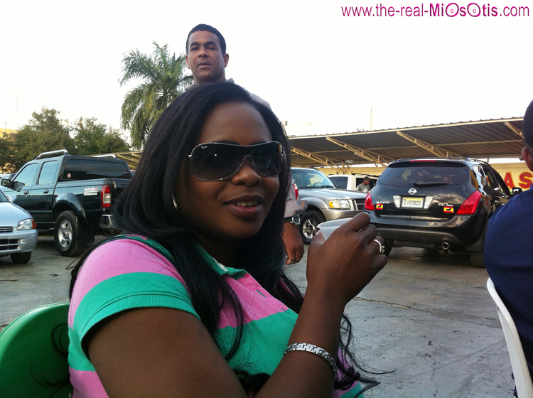 Smily black girlfriend slowly stripping off - XXX Dessert - Picture 2