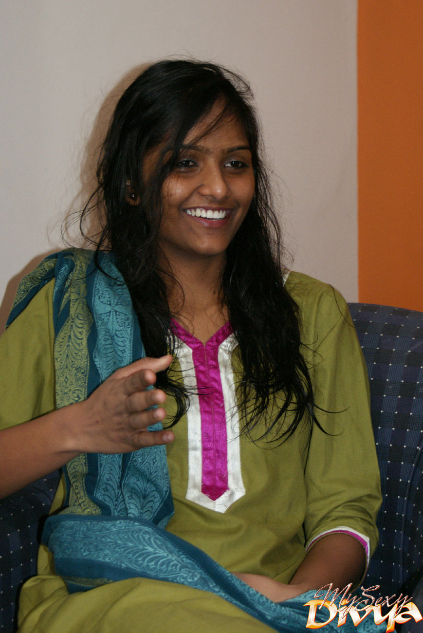 Nasty indian gf taking off her green outfit - XXX Dessert - Picture 1