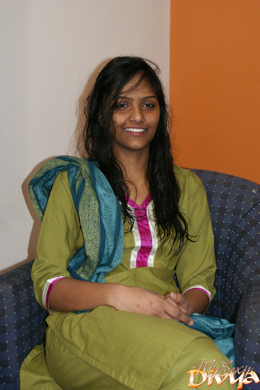 Nasty indian gf taking off her green outfit - XXX Dessert - Picture 3