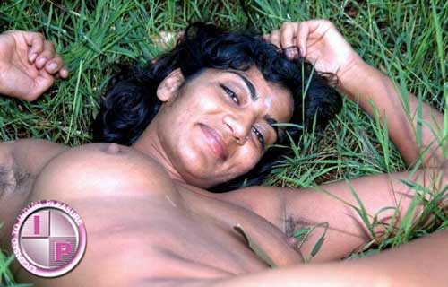 Catching buzz on xxx lying in the high green grass - XXXonXXX - Pic 9