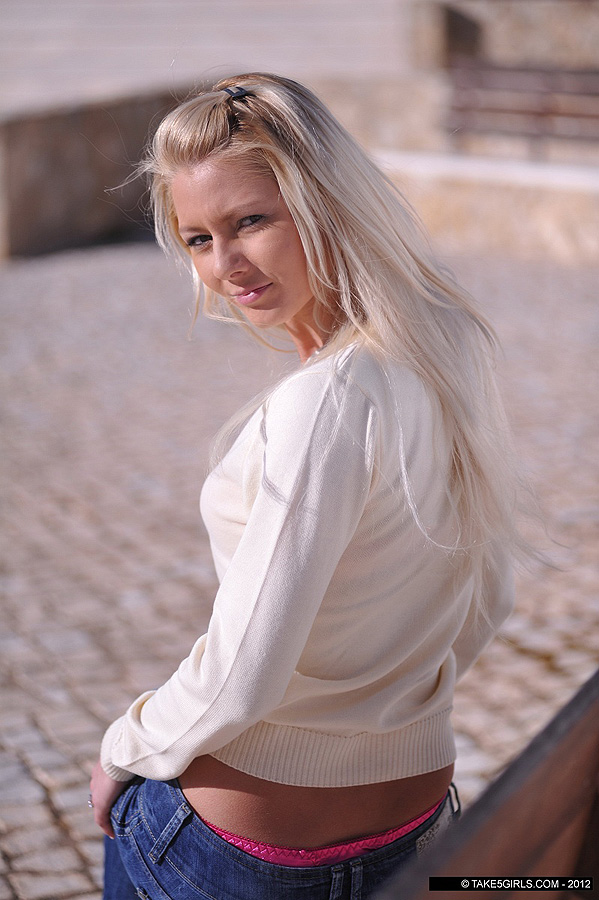 Shaved pussy erotic blonde chick slips out  - XXX Dessert - Picture 1