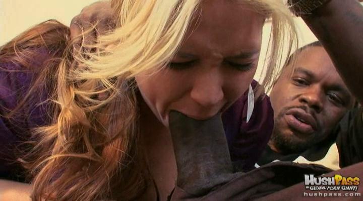 Gprgeous blonde whore enjoys jumping on a t - XXX Dessert - Picture 12