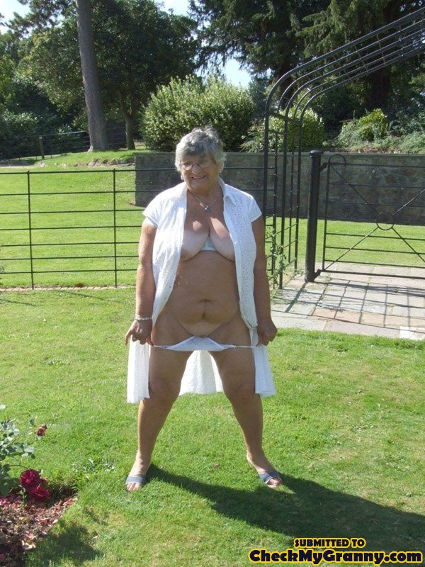 Bbw Mature Granny Outdoors - Super size mature bbw granny pulls down her - XXX Dessert ...