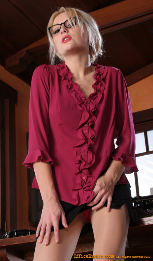 Blonde slut in high heels undresses and dem - XXX Dessert - Picture 1