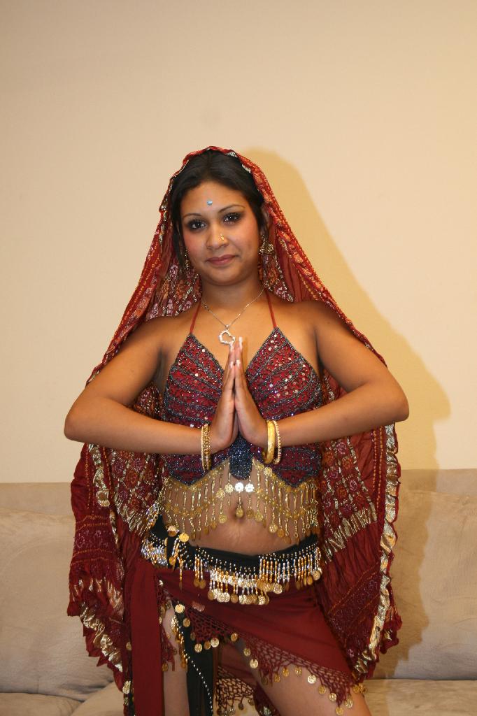 Indian Girl Gives Blowjob - XXX Dessert - Picture 1