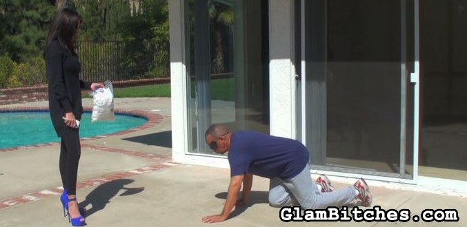 Old black guy with a blindfold licking high - XXX Dessert - Picture 1