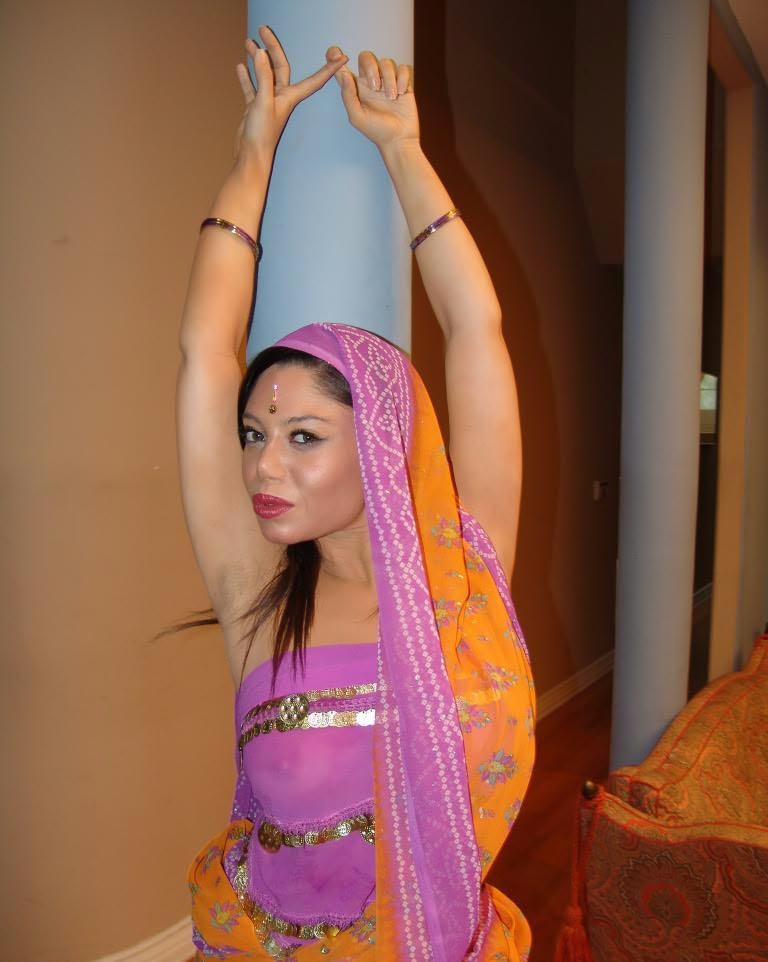 Indian Babe Sucking Fucked Missionary In Be - XXX Dessert - Picture 1