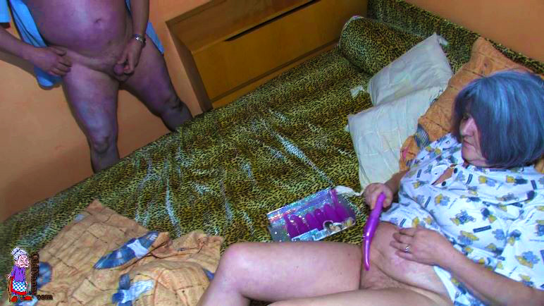 Listening to relaxxxing music before mature sex can be extremely enjoyable… - XXXonXXX - Pic 13