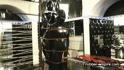 Smily brunette mistress in black latex enjo - XXX Dessert - Picture 2