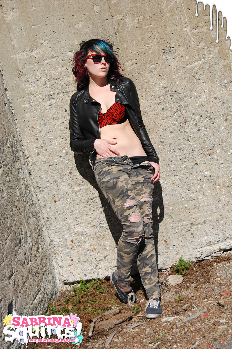 Teen bitch in sunglasses rubbing her muff t - XXX Dessert - Picture 2