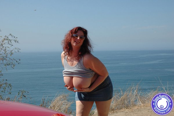 Busty redhead flashes her tits to the ocean - XXX Dessert - Picture 11