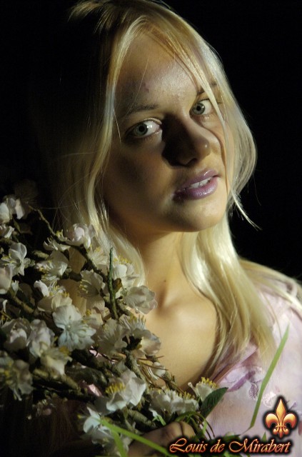 Gorgeous blonde babe with perfect forms pos - XXX Dessert - Picture 2