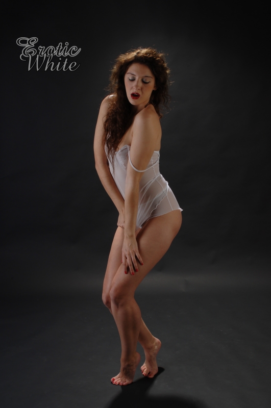 Curly long-haired brunette beauty - Sexy Women in Lingerie - Picture 8