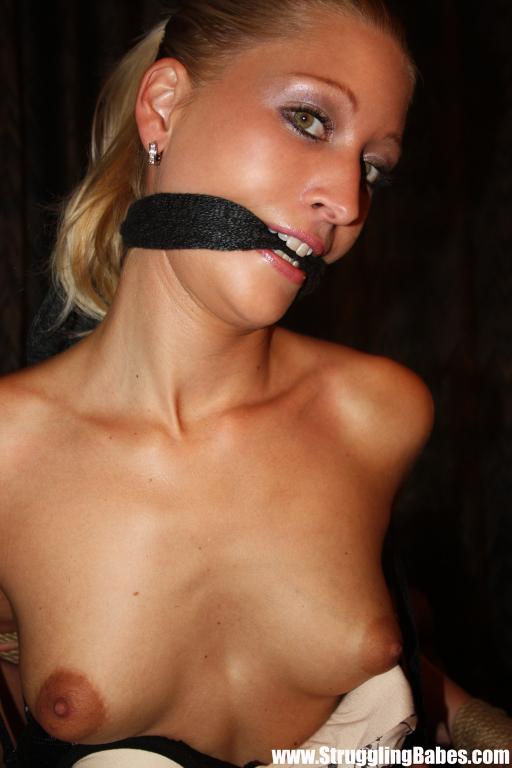 Hot ponytailed blonde in lingerie gets her  - XXX Dessert - Picture 10