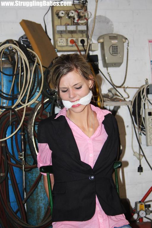 Ponytailed chick in jeans and jacket gets t - XXX Dessert - Picture 2