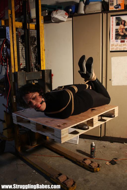 Curly full clothed brunette girl in distres - XXX Dessert - Picture 5