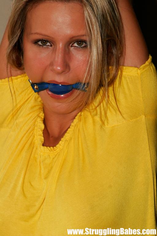 Blonde gal in a yellow T-shirt dangling wit - XXX Dessert - Picture 3
