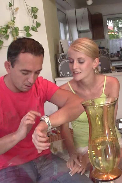 Blonde mom sharing her precious experience  - XXX Dessert - Picture 1