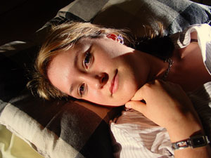 Blonde teen gal in a white shirt shoot herself on the bed - XXXonXXX - Pic 2