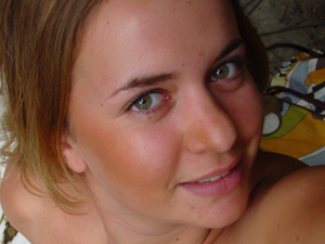 Red-headed mom taking her own picture on cam naked - XXXonXXX - Pic 4