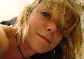 Blonde mom with wavy hair shoots herself for the dating site - XXXonXXX - Pic 2