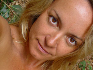 Very hot teen chick in a pink scarf shooting herself naked outdoors - XXXonXXX - Pic 3