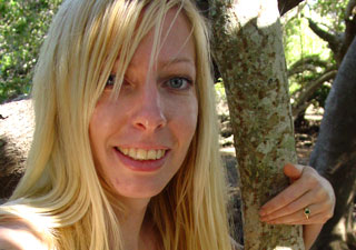 Long-haired blonde bitch shooting herself naked at the tree - XXXonXXX - Pic 3