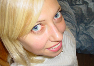 Long-haired blonde bitch shooting herself naked at the tree - XXXonXXX - Pic 5