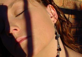 Brunette chick with a feather in her mouth shooting herself naked outdoors - XXXonXXX - Pic 4