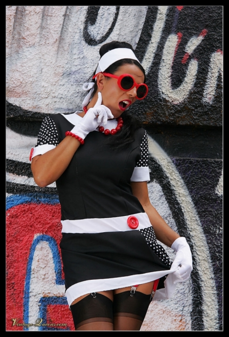 Hot vintage pictures with bodacious brunett - XXX Dessert - Picture 2