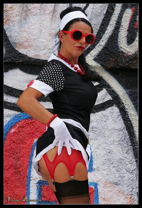 Hot vintage pictures with bodacious brunett - XXX Dessert - Picture 4